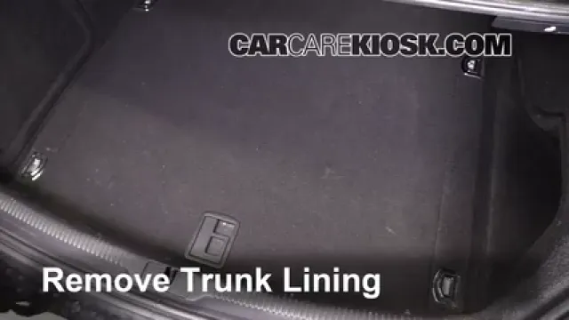 2010 Audi A5 Quattro 2.0L 4 Cyl. Turbo Levantar auto Usar el gato para levantar el auto